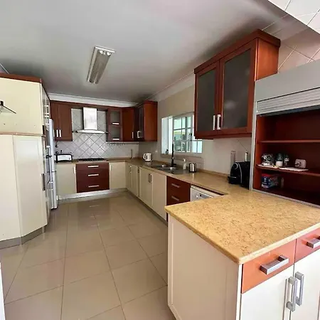 Oceans House Villa Carcavelos (Lisbon)