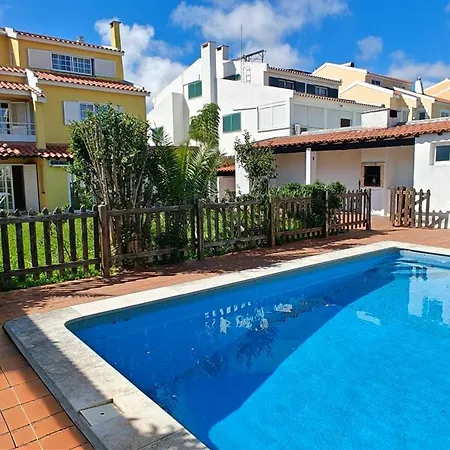 Villa Oceans House Carcavelos (Lisbon)