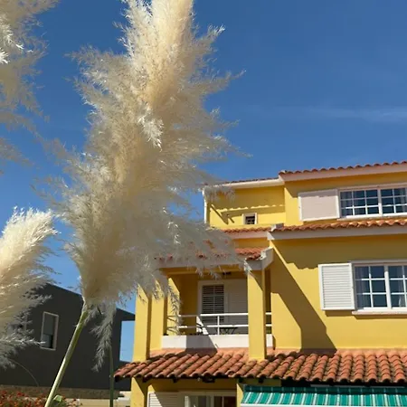 Villa Oceans House Carcavelos (Lisbon)