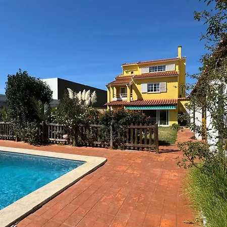 Villa Oceans House Carcavelos (Lisbon)