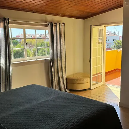 Villa Oceans House Carcavelos (Lisbon)