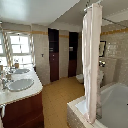 Oceans House Villa Carcavelos (Lisbon)