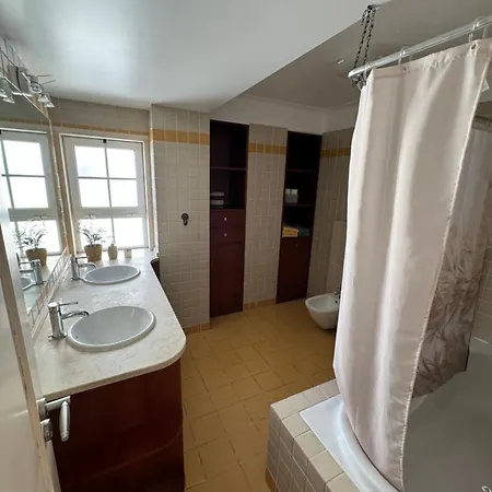 Oceans House Villa Carcavelos (Lisbon)