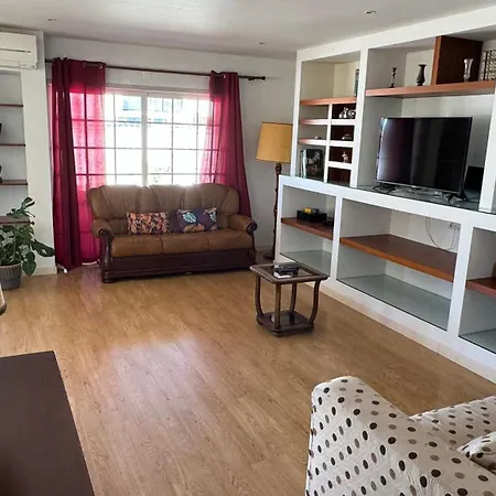 Villa Oceans House Carcavelos (Lisbon)