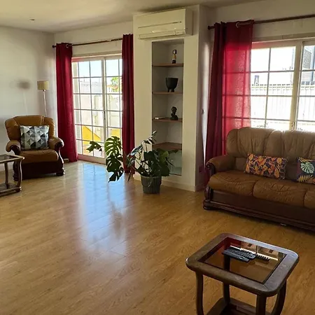 Villa Oceans House Carcavelos (Lisbon)