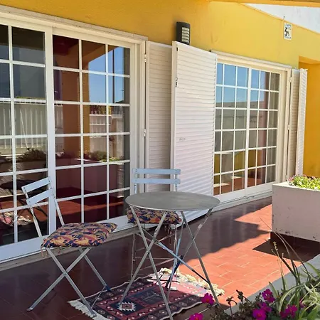 Villa Oceans House Carcavelos (Lisbon)